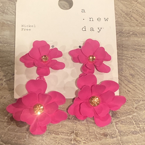 Sprayed Petals Double Drop Earrings - A
New Day Ivory Or Dark Pink NWT - Picture 9 of 12